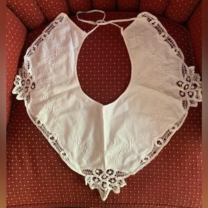 Vintage lace collar